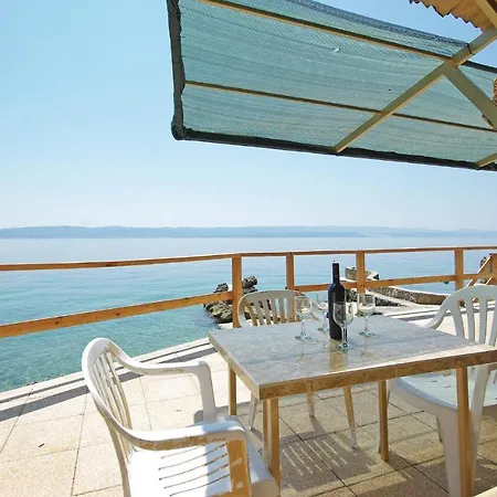 아파트 With Sea View 03 *
