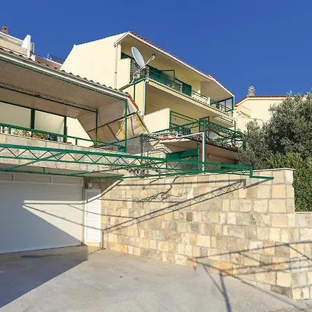 Appartement Awesome In Omis With Kitchen *