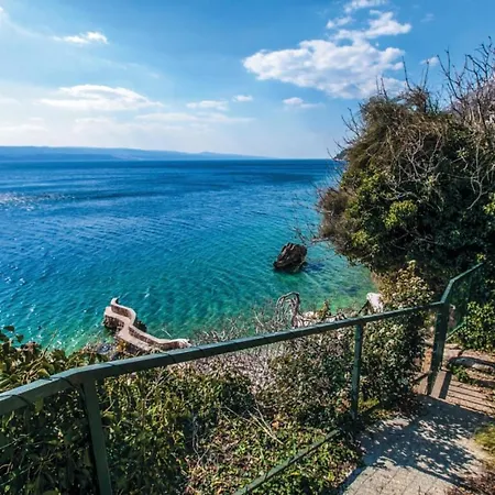 아파트 With Sea View 03