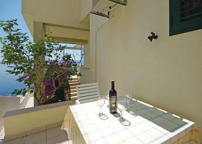 With Sea View 03 Apartman Omiš